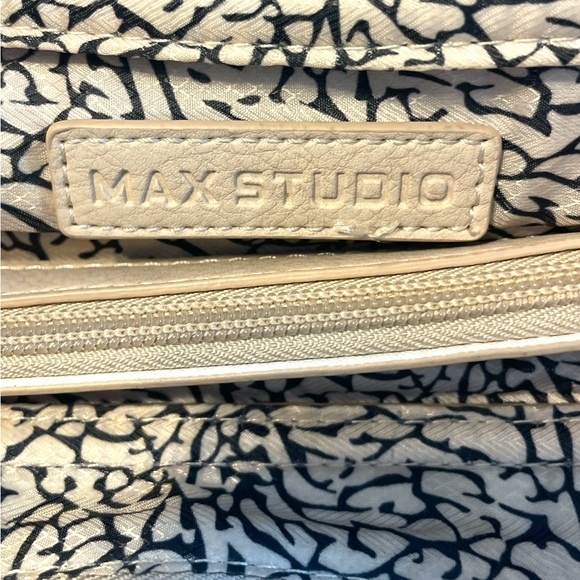 Max Studio Beige Handbag with Wooden Handles & Fabric Bow - Picture 6 of 6